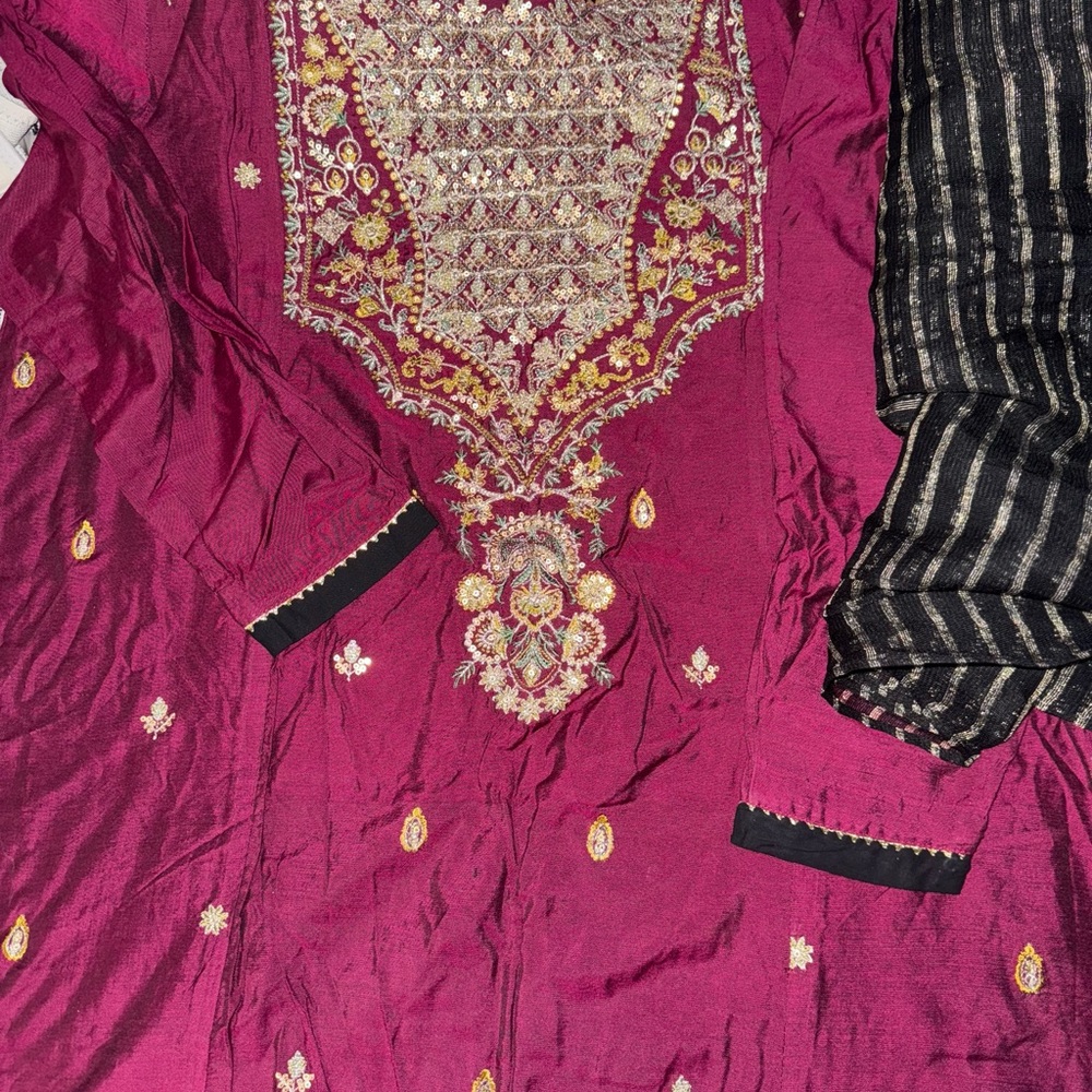 Elegant Embroidered Maxi Dress - Pink